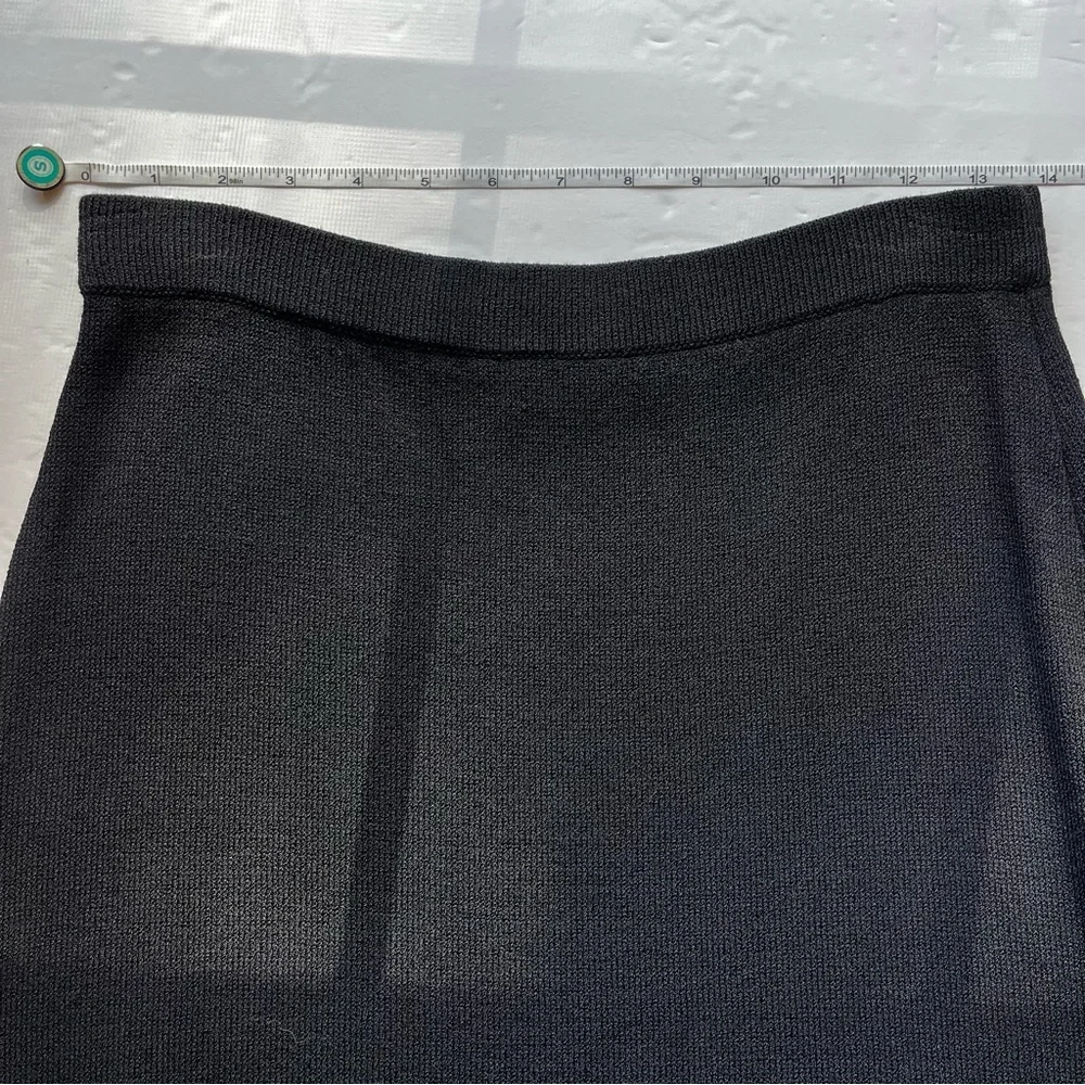 St John Collection Elegant Black Ruffle Skirt Size 2 - Picture 4 of 7